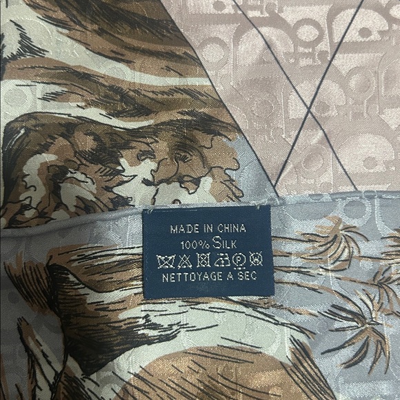 Christian Dior style Around the World 100% silk large square scarf - Picture 9 of 10